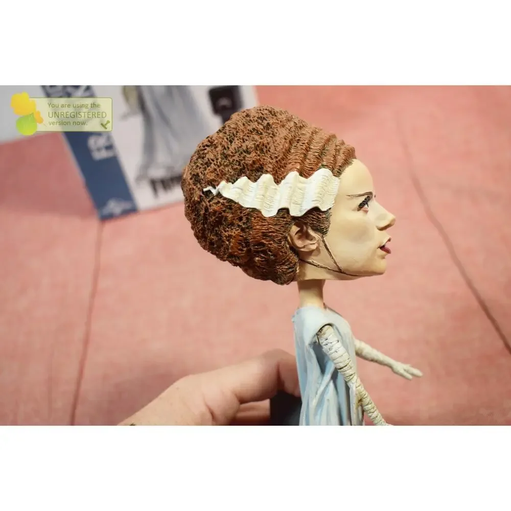 NECA Universal Monsters Bride of Frankenstein Head Knocker (Pack Wear)